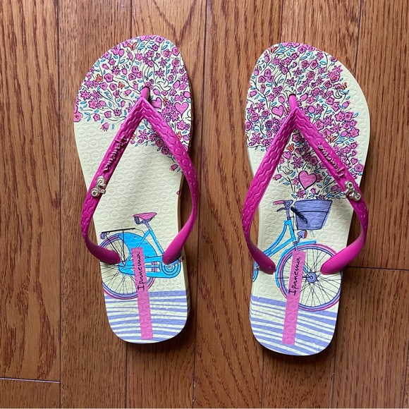 Ipanema Bicycle Flip Flops / Sandals - Picture 2 of 7